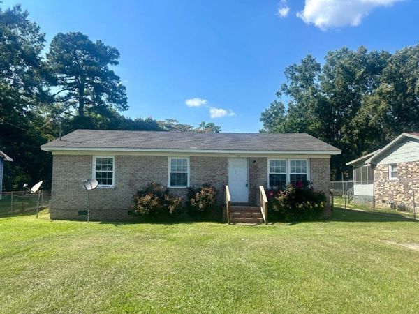 213 E Pickens St. , Marion, SC 29571