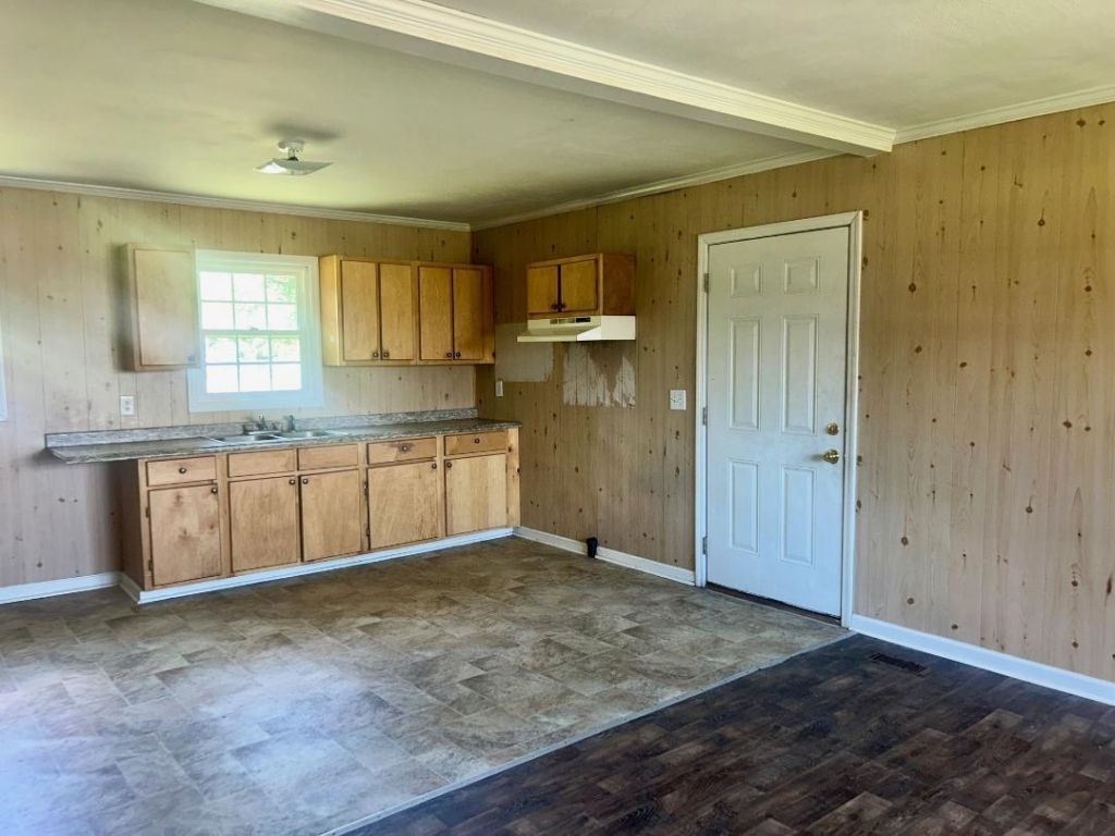 213 E Pickens St.  Photo 14