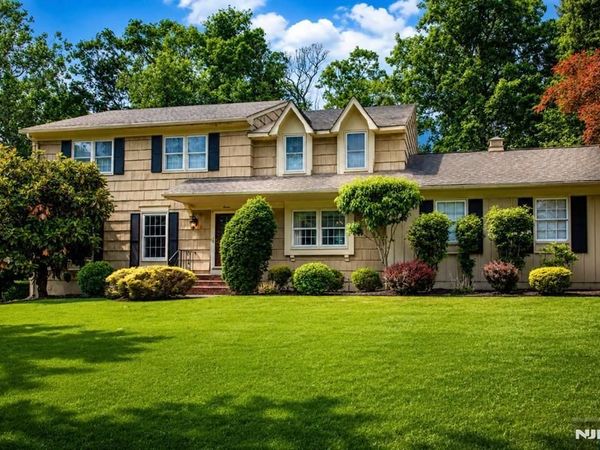 7 Natalie, WEST CALDWELL, NJ 07006