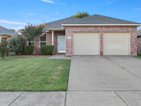 2832 Westover Drive, Grand Prairie, TX 75052