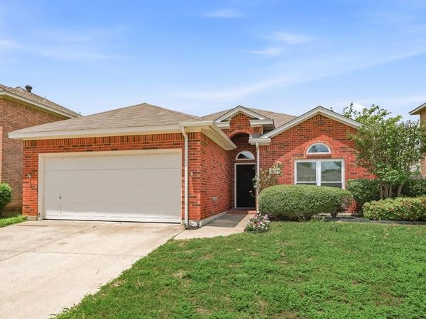10621 Cloisters Drive, Fort Worth, TX 76131