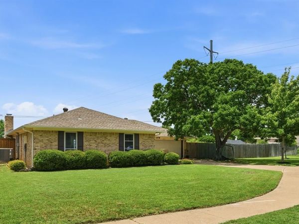 2915 Post Oak Court, Bedford, TX 76021