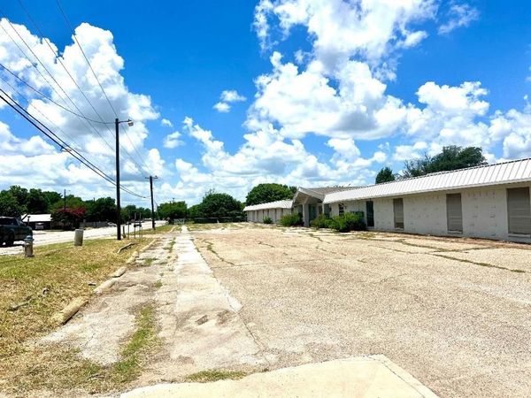 1108 W Kilpatrick Street, Cleburne, TX 76033