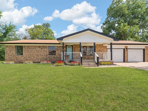 106 Cottonwood Street, Joshua, TX 76058