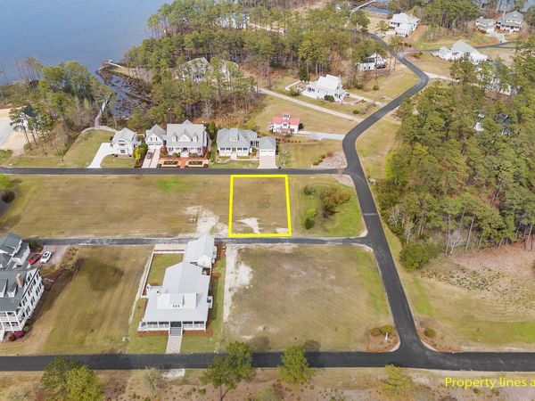 23 Eastcove Way , Oriental, NC 28571