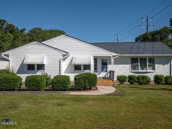 123 Crescent Drive, Beaufort, NC 28516