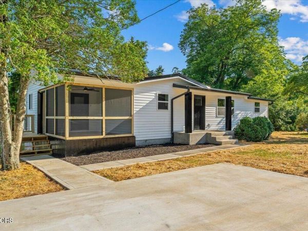 1805 Chestnut St, Sweetwater, TN 37874