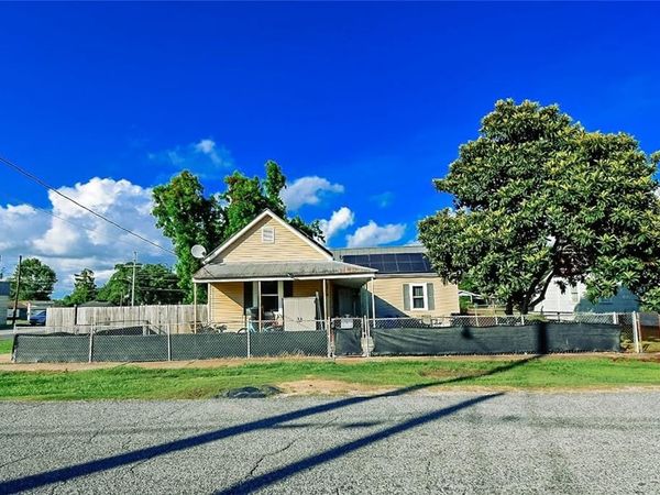 2414 LOUISIANA Avenue , Lutcher, LA 70071