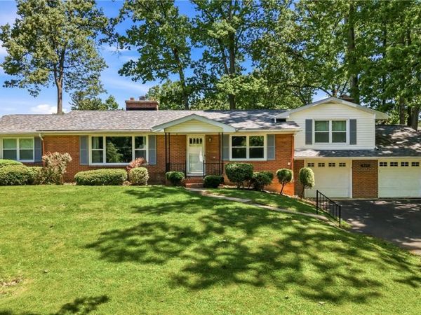 808 Fairfield Dr , Hermitage, PA 16148