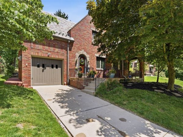 814 Washington Dr, Pittsburgh, PA 15229