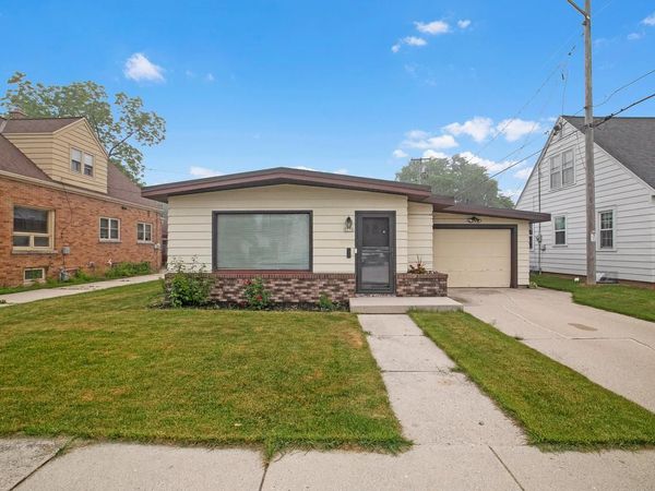 2216 Cleveland AVENUE, Sheboygan, WI 53081