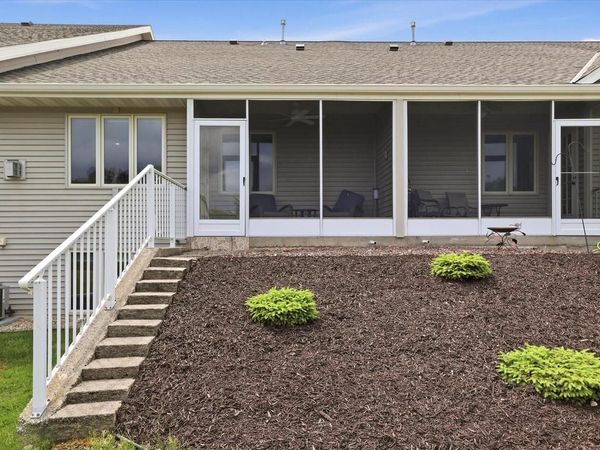 970 Oconomowoc PARKWAY, Oconomowoc, WI 53066