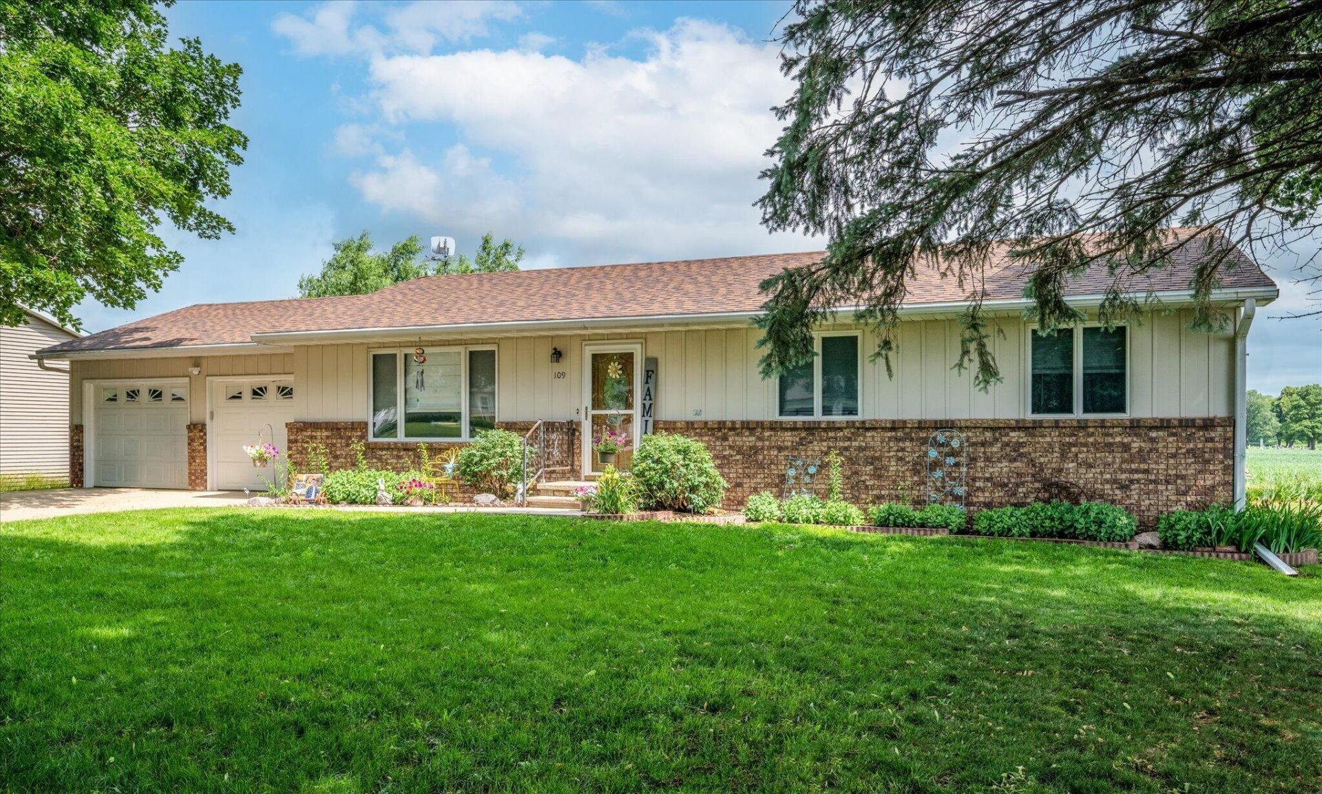 109 Linden Drive, Woodbine, IA 51579 Main Photo