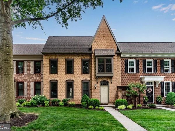 27 DEVONSHIRE SQUARE, MECHANICSBURG, PA 17050