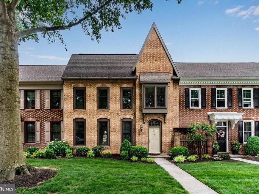 27 Devonshire Square, Mechanicsburg, PA 17050 Main Photo