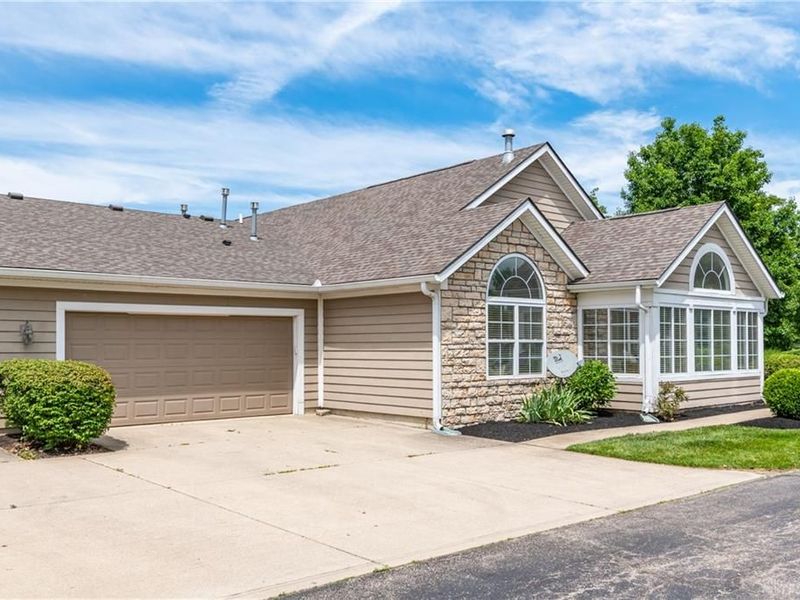 41 Aberdeen Village Drive, Beavercreek, OH 45430 Photo 3