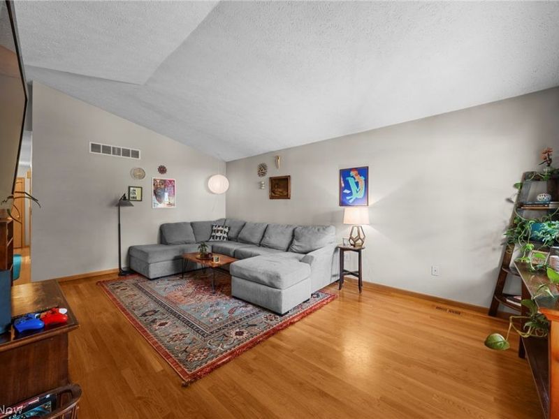 77 29th Street NW, Barberton, OH 44203 Photo 4