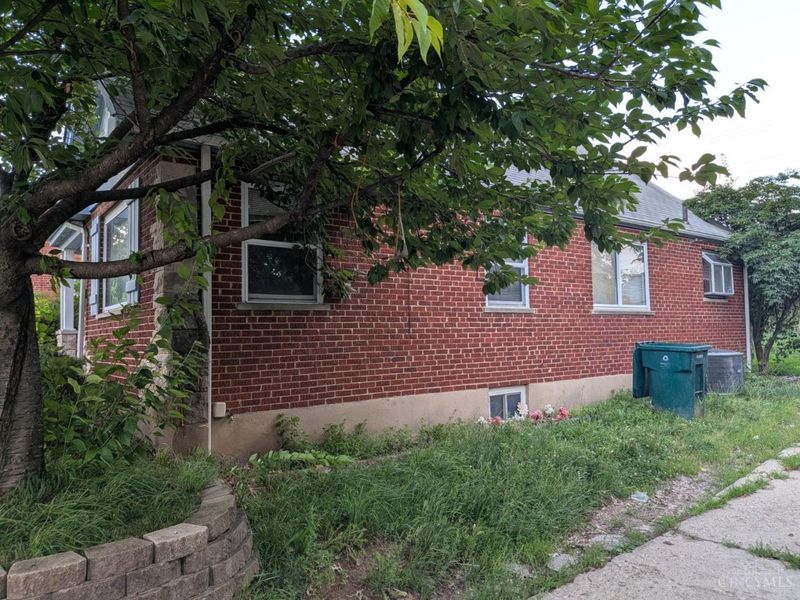 7284 Eastlawn Drive, Cincinnati, OH 45237 Photo 2