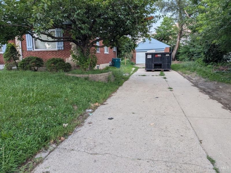 7284 Eastlawn Drive, Cincinnati, OH 45237 Photo 3
