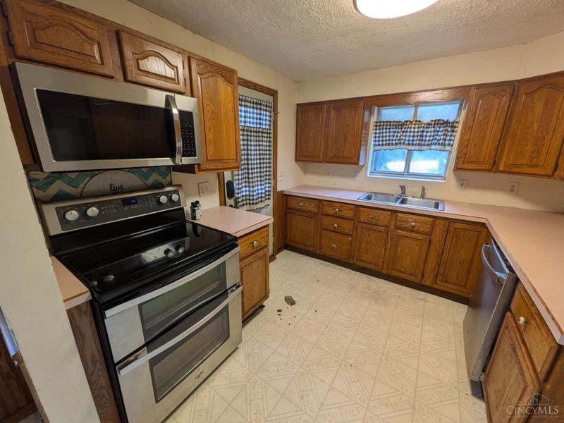 7284 Eastlawn Drive, Cincinnati, OH 45237 Photo 6