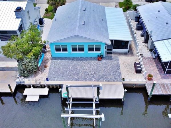 2691 Geary ST, MATLACHA, FL 33993