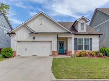 5434 Long Branch Way, Flowery Branch, GA 30542