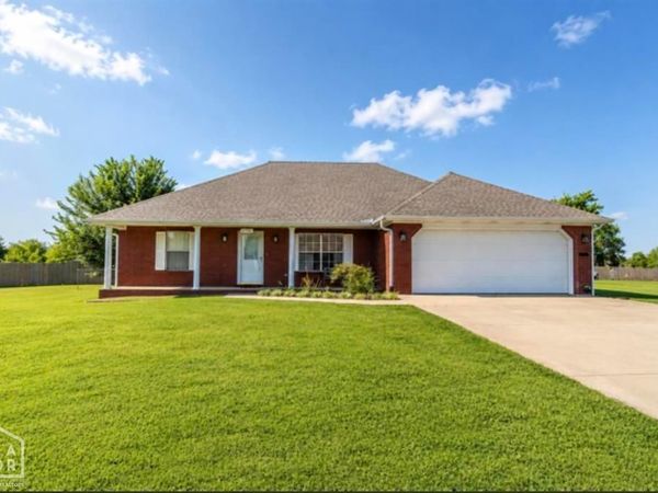 2906 Newcastle Drive, Paragould, AR 72450