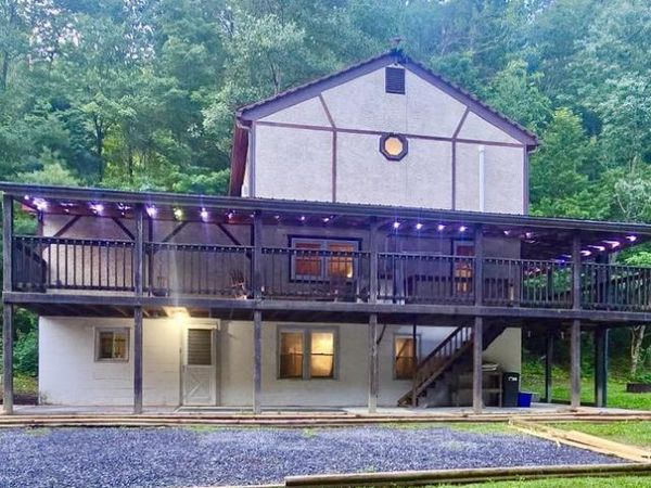 9215 ELLIOTS RUN ROAD , THREE SPRINGS, PA 17264