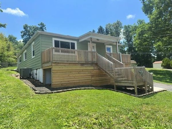 147 Burke Avenue, MAC ARTHUR, WV 25873