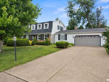 1020 W KENSINGTON Drive, Peoria, IL 61614