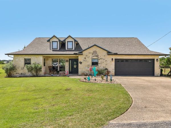 308 Wood View Cir, Bandera, TX 78003