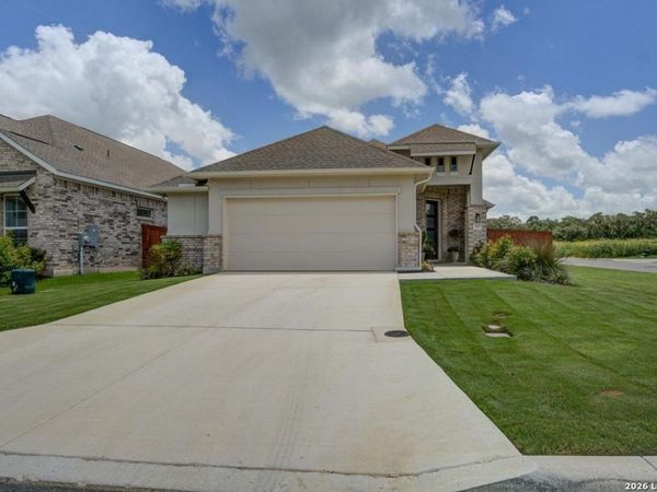 108 Mallorys Way, Castroville, TX 78009