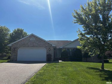 3829 LAKE Drive, Taylorville, IL 62568