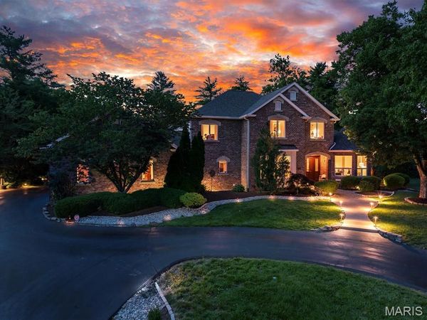 845 Coulange Court, Creve Coeur, MO 63141
