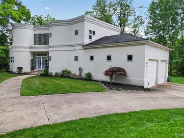 4845 Bryn Mawr Drive, Bloomfield Hills, MI 48301