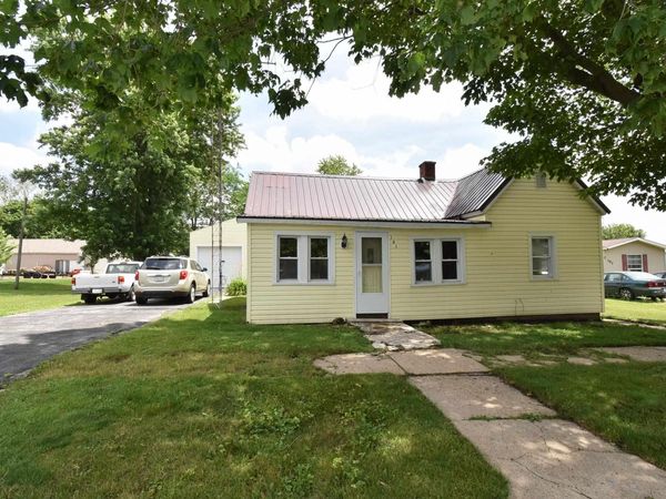 305 S Chestnut Street, Earl Park, IN 47944