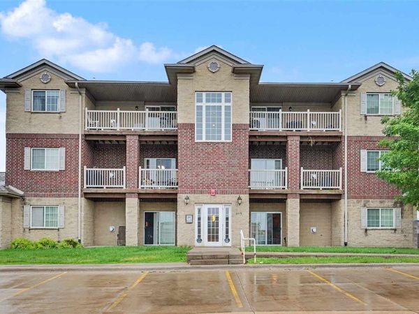 460 Bradley Pl., Unit 9, North Liberty, IA 52317