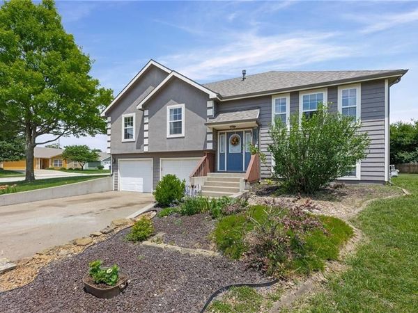 1303 S Bury Street, Tonganoxie, KS 66086