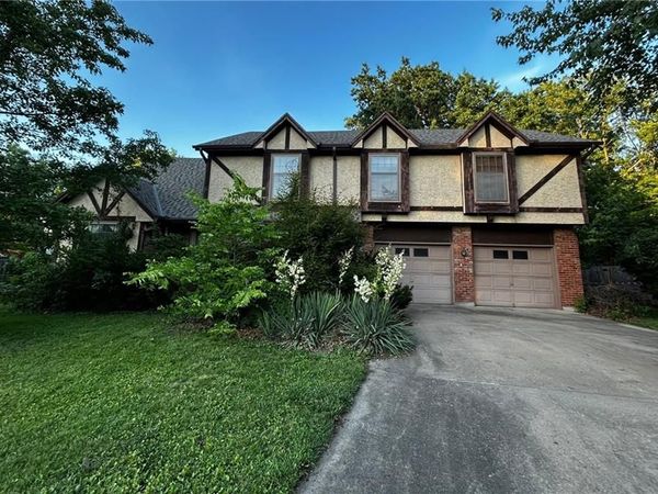 11651 Grant Drive, Overland Park, KS 66210