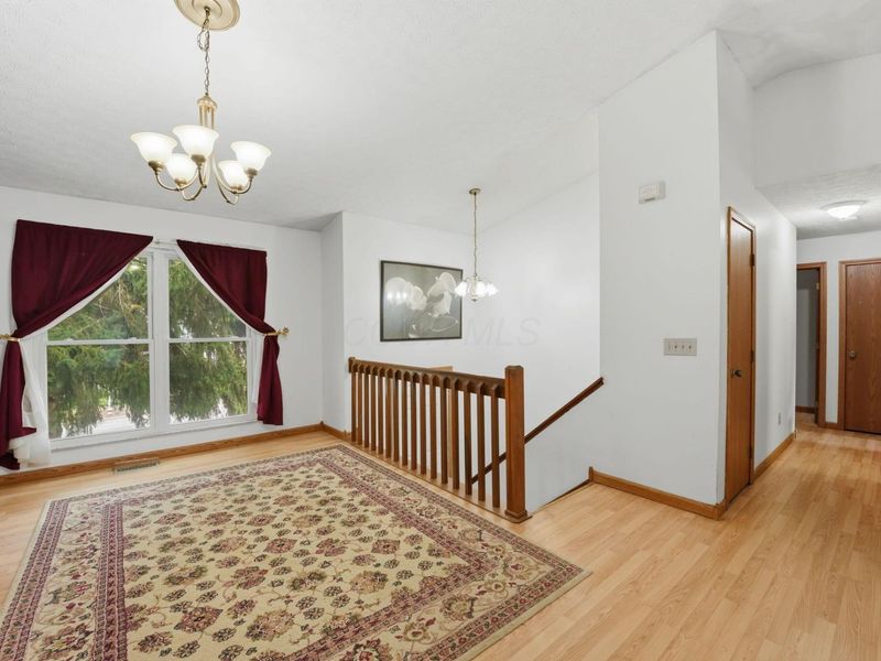1089 Esther Drive, Columbus, OH 43207 Photo 3