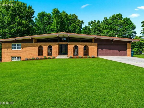 8000 Berkshire Blvd, Powell, TN 37849