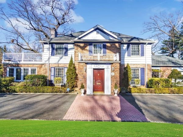 21 Bayview Avenue , Great Neck, NY 11021