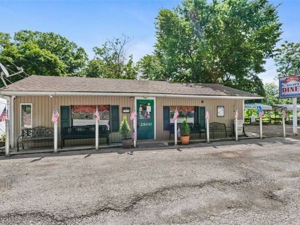 2800 Freeport Rd, Springdale, PA 15144