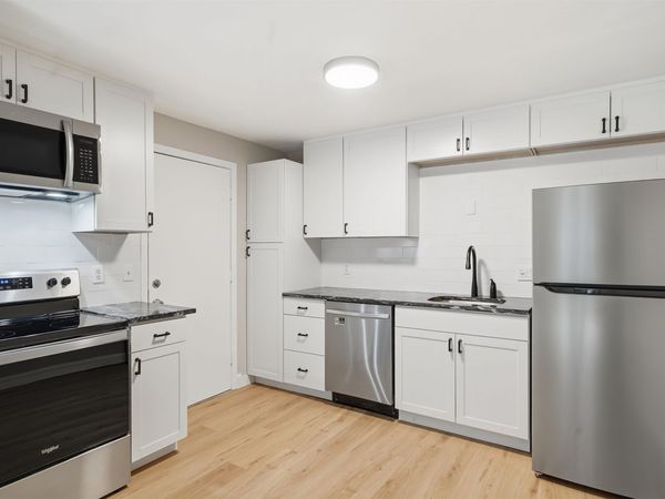 8 Strawberry Bank Road, Unit 9, Nashua, NH 03062