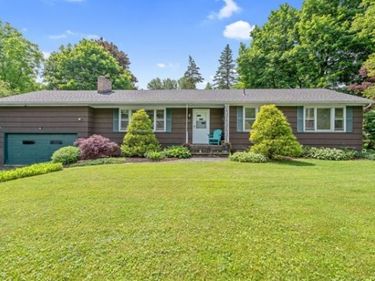 99 Woodmancy Lane, Fayetteville, NY 13066