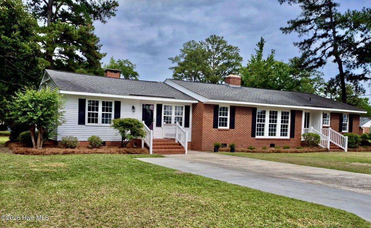 300 N Graham Street, Wallace, NC 28466 Main Photo