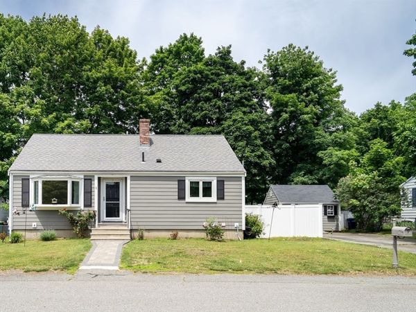 6 Fairview Ter, Woburn, MA 01801
