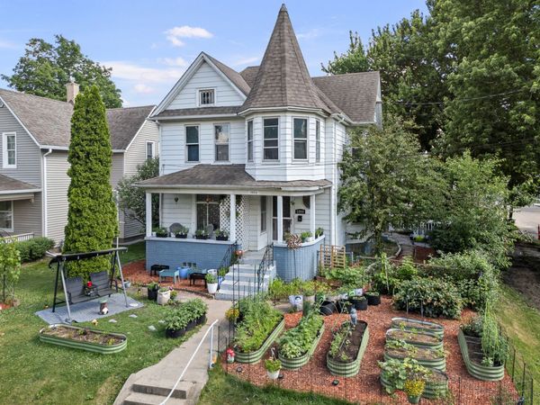 1004 13th Avenue , Moline, IL 61265
