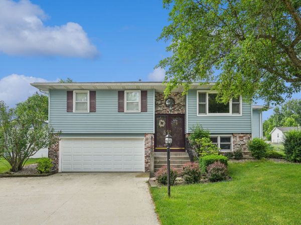 7 Hillcrest Court, Eldridge, IA 52748