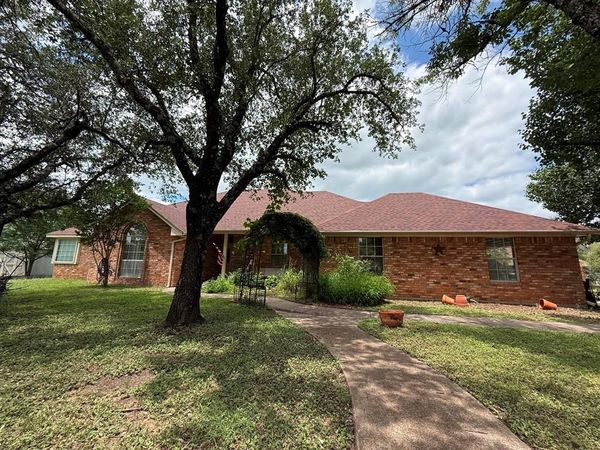 107 Ridge Court , Glen Rose, TX 76043